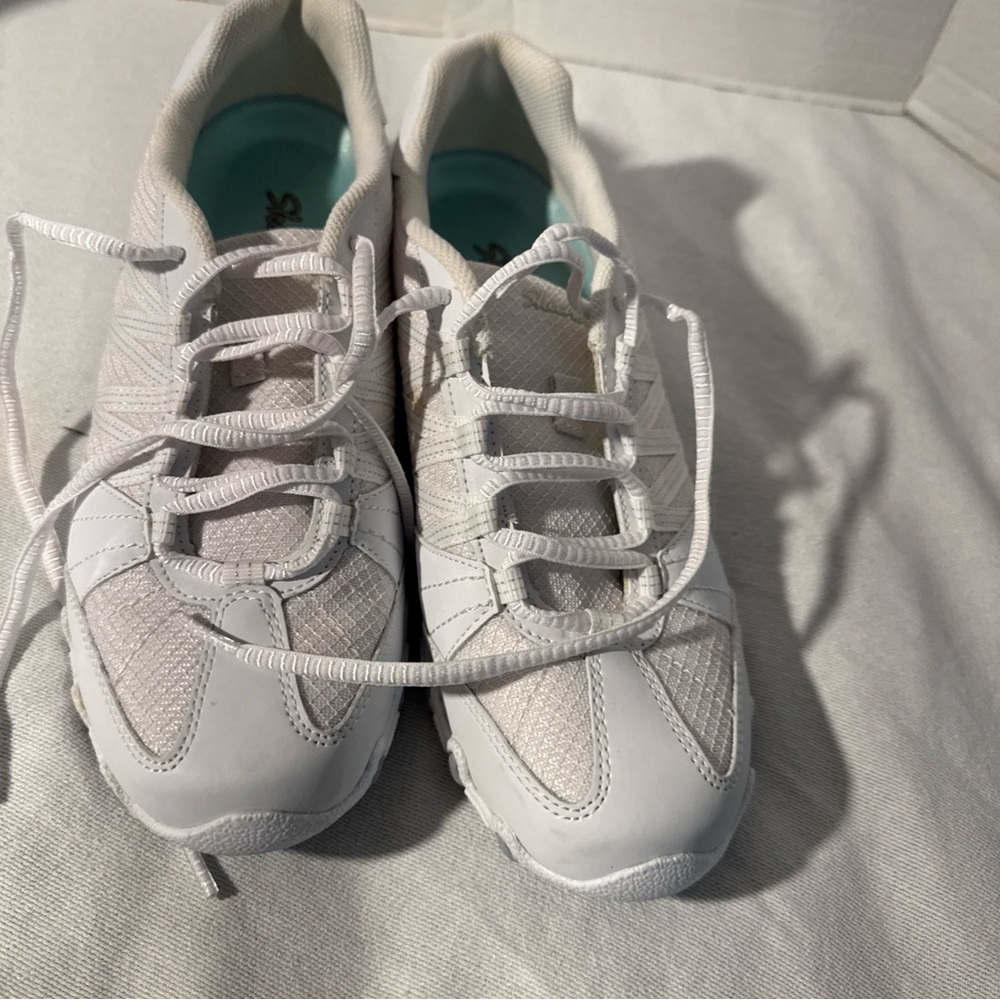 Skechers White Sneakers Versatile Minimalist Design Women’s Size 10 New